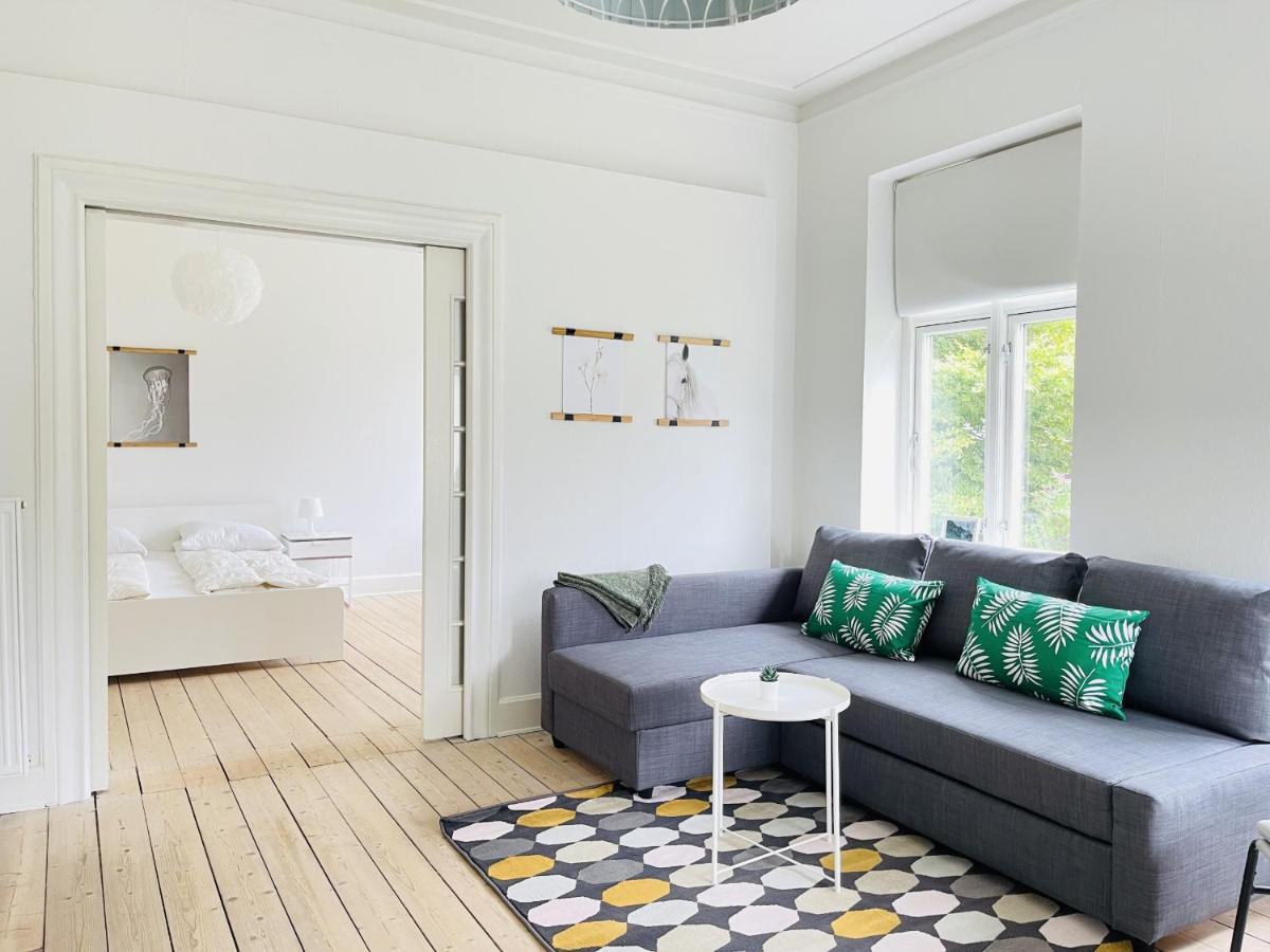Aday - City Central Mansion - 1 Bedroom Apartment With Garden Ålborg Exterior foto